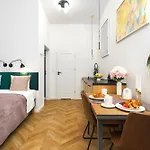 Golden In - Cozy And Stylish - Zabkowska B *