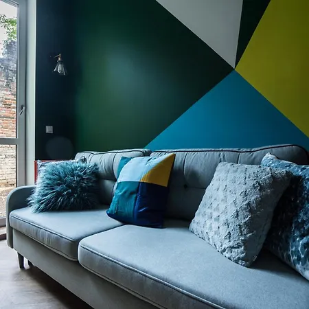 Golden In - Cozy And Stylish - Zabkowska B * Varsovie