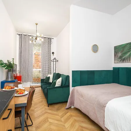 Golden In - Cozy And Stylish - Zabkowska B